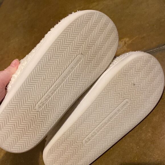 Smiley Face Slip on Slippers - Picture 5 of 5